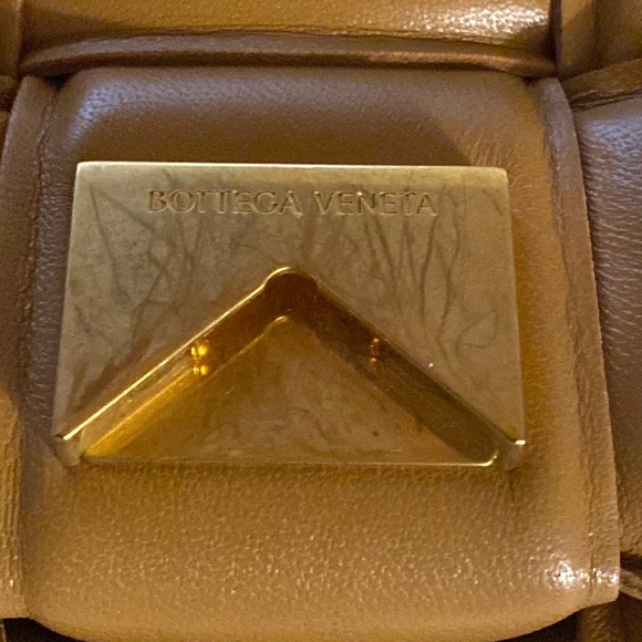 Bottega Veneta Padded Cassette Bag.Pics of current condition have been added. - Picture 2 of 10